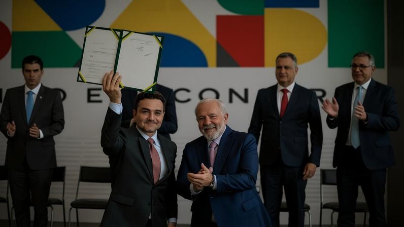 Lula anuncia saída de Celso Sabino do Ministério do Turismo