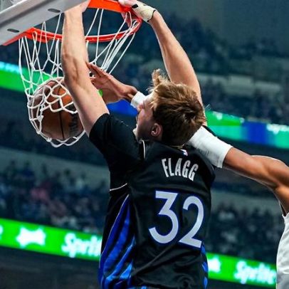 Cooper Flagg brilha e Mavericks vencem Nuggets