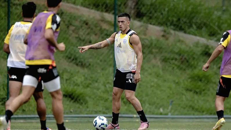 Cuello volta a ser opção no Atlético (Foto: Pedro Henrique França / Atlético)
