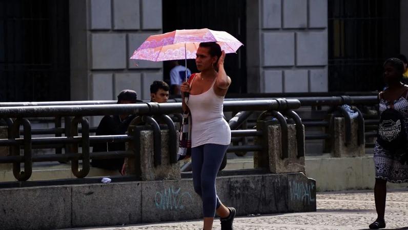 Oito estados seguem em alerta de calor extremo; previsão aponta riscos
