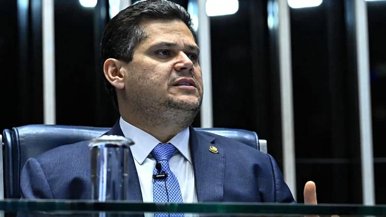 Revisão da Lei do Impeachment fica para 2026, com aval de Alcolumbre