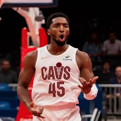 Donovan Mitchell faz recorde da temporada com atuação brilhante