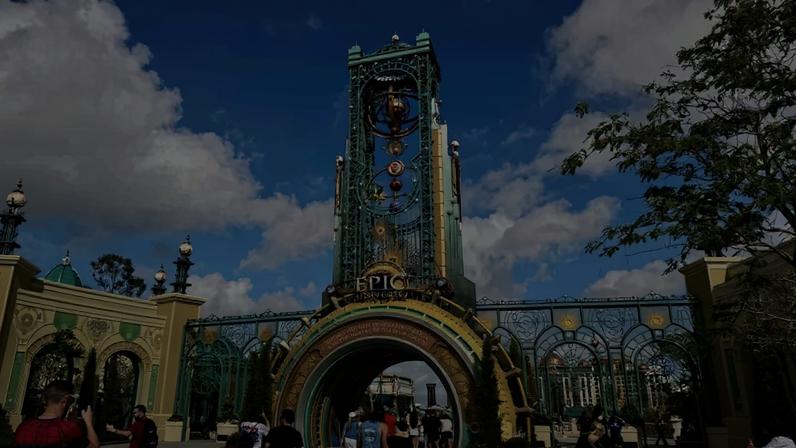 Portal de entrada do Universal Epic Universe, novo parque temático de Orlando • Saulo Tafarelo