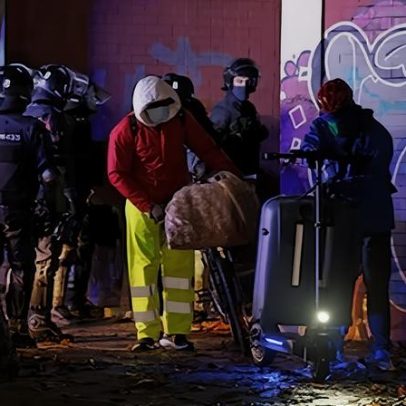 Mossos iniciam despejo do B9 em Badalona, assentamento migrante da Catalunha