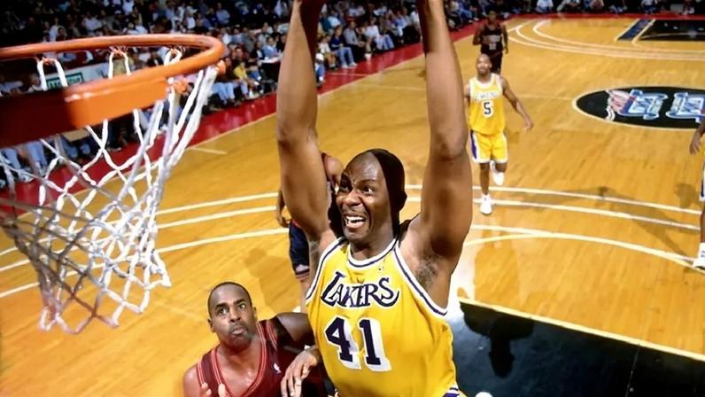 Elden Campbell Lakers Pistons