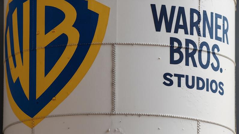 Empréstimo de bancos à Netflix para compra da Warner Bros. é um dos maiores já feitos | Warner Bros. Studios: expectativa é que o financiamento seja posteriormente trocado por até US$ 25 bilhões em títulos. (Foto: Mario Tama/Getty Images)