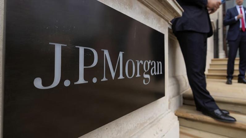 Escritório do JPMorgan Chase em Londres: iniciativas respondem ao aumento do interesse dos clientes após mudanças no ambiente regulatório dos EUA para ativos digitais. (Foto: Chris Ratcliffe/Bloomberg)