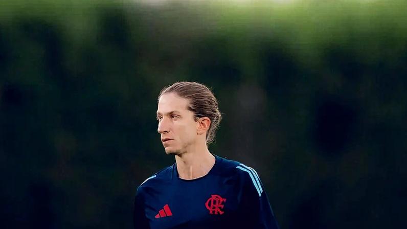 Filipe Luís comanda treino do Flamengo em Doha (Foto: Adriano Fontes/Flamengo)