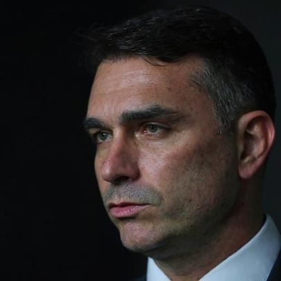 Flávio articula apoio internacional com ajuda de Eduardo na pré-candidatura