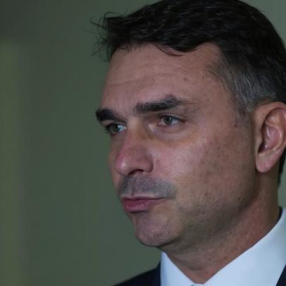 Flávio Bolsonaro apresenta plano para superar rejeição e disputar 2026