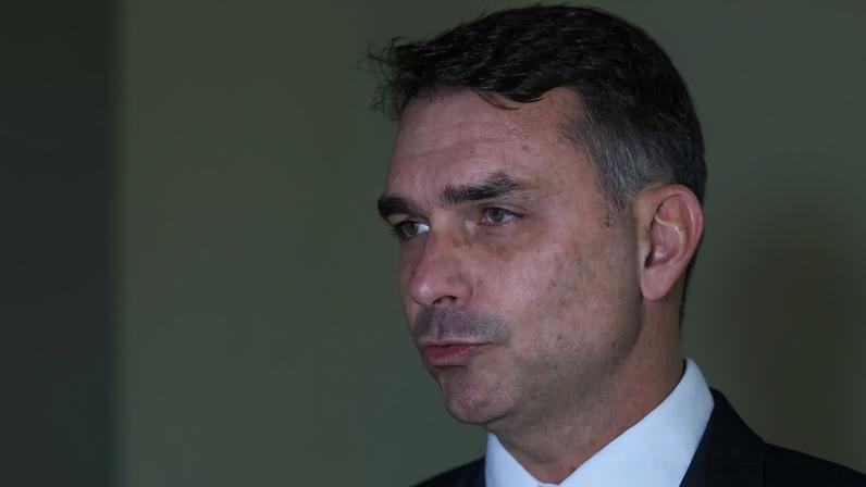 Cenário de rejeição a Flávio Bolsonaro pode ser revertido ao longo da pré-campanha.