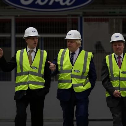 Ford redireciona produção de baterias para armazenamento de energia