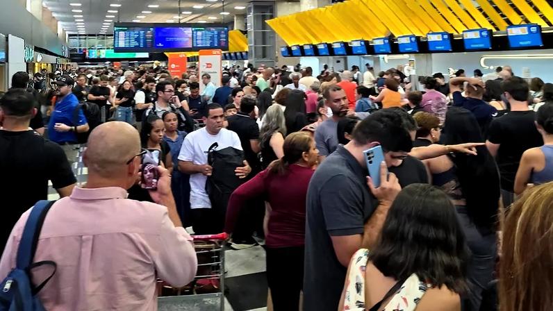 Torcedores do Corinthians enfrentam voos cancelados para Belo Horizonte