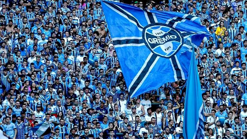 A primeira camisa da história do Grêmio era completamente azul-marinho, sem listras, símbolo do início do clube antes da adoção do azul, preto e branco. (Foto: Lucas Uebel | Grêmio FBPA)