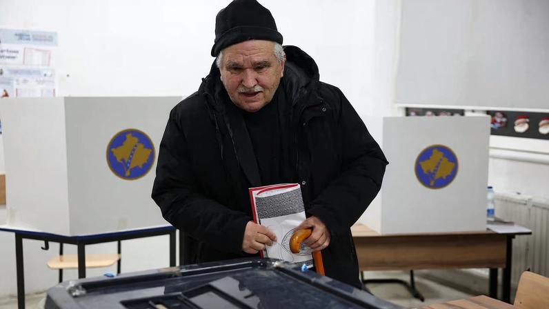 Partido governista do Kosovo deve vencer pleito, aponta pesquisa de boca de urna