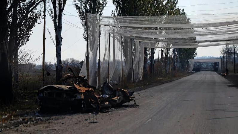 Ucrânia e Rússia cobrem vias da frente com redes para deter drones inimigos