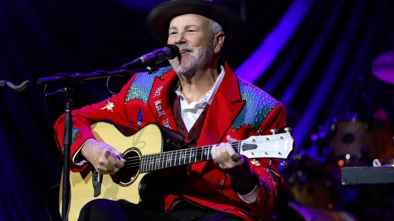 Robert Earl Keen faz reverência a Todd Snider em tributo