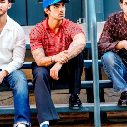 Jonas Brothers discutem estrelato adolescente e rumores sobre vida sexual