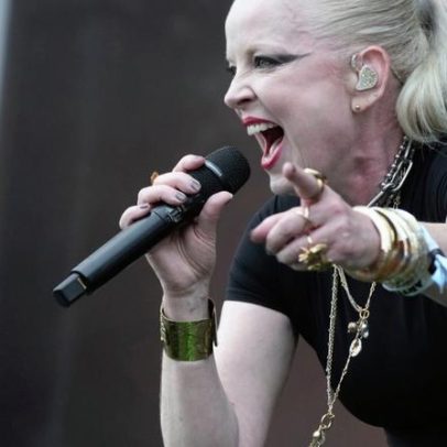 Shirley Manson critica a indústria musical e bolas de praia
