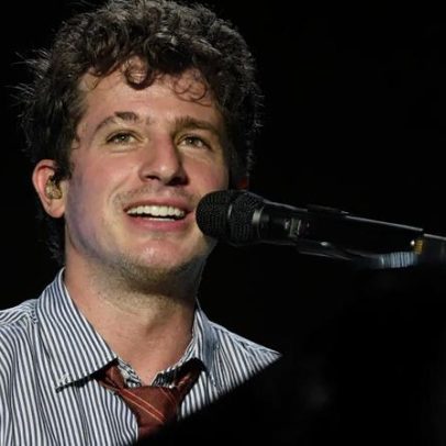 Charlie Puth pede a Elon Musk que pare de lançar foguetes perto de casa