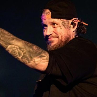 Carreira de Jelly Roll encerra arco de redenção com marco neste mês