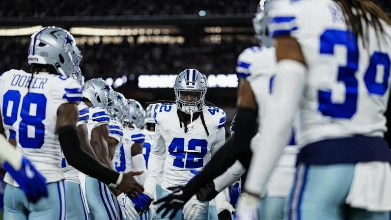 Os Dallas Cowboys seguem em 1º lugar, como acontece todos os anos desde 2016.