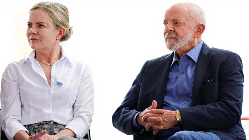 A ministra das Relações Institucionais, Gleisi Hoffmann, e o presidente Lula (PT). Foto: Fabio Rodrigues Pozzebom/Agência Brasil