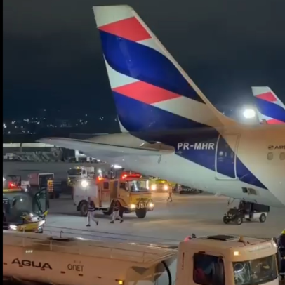 Passageiros são retirados de avião após incêndio em equipamento em Guarulhos