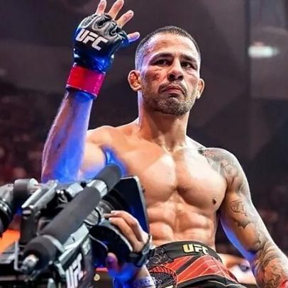 Alexandre Pantoja revela mudanças na preparação para o UFC 323