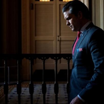 Pete Hegseth transforma teatro político em força letal