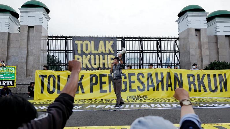 Nova lei criminal da Indonésia exige supervisão pública, diz ministro