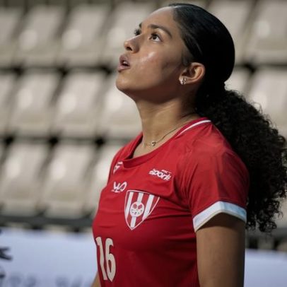 Jogadora da seleção de base imita trajetória de Julia Bergmann nos EUA