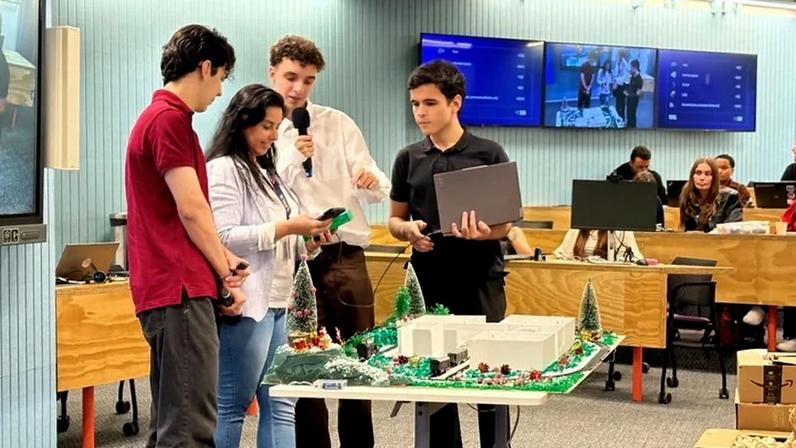 Parceria Inteli e TIC Trens: grupos apresentaram maquetes e protótipos para os executivos da concessionária (Divulgação/Inteli)