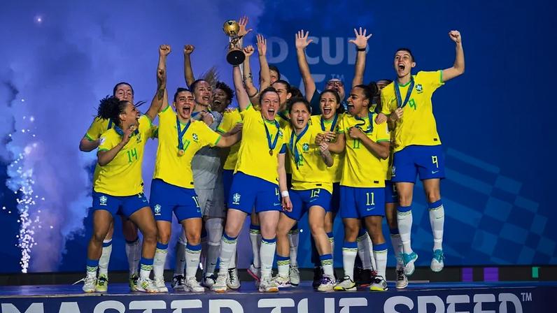 Brasil é campeão da primeira Copa do Mundo Feminina de Futsal (Foto: Fabio Souza / CBF)