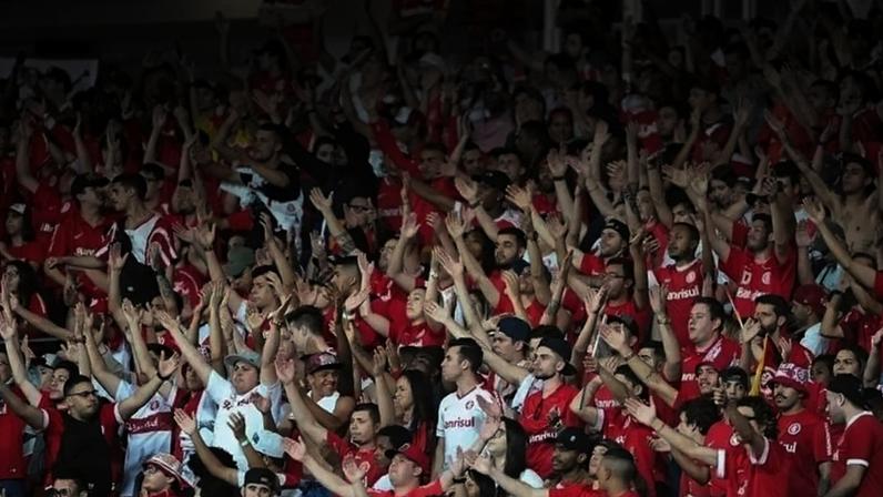 A primeira camisa do Internacional era inteiramente branca, símbolo dos primeiros passos do clube antes da adoção do vermelho como cor principal. (Foto: Ricardo Duarte/SC Internacional)
