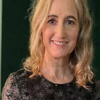 Morre Sophie Kinsella, autora de Os Delírios de Consumo de Becky Bloom, aos 55