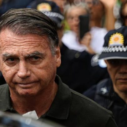 Ex-presidente Bolsonaro faz cirurgia para tratar soluços, diz a esposa