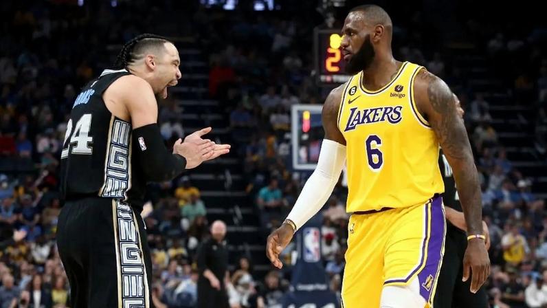 LeBron James e Dillon Brooks