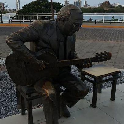 Festival em Juazeiro celebra João Gilberto e rejeita música oportunista