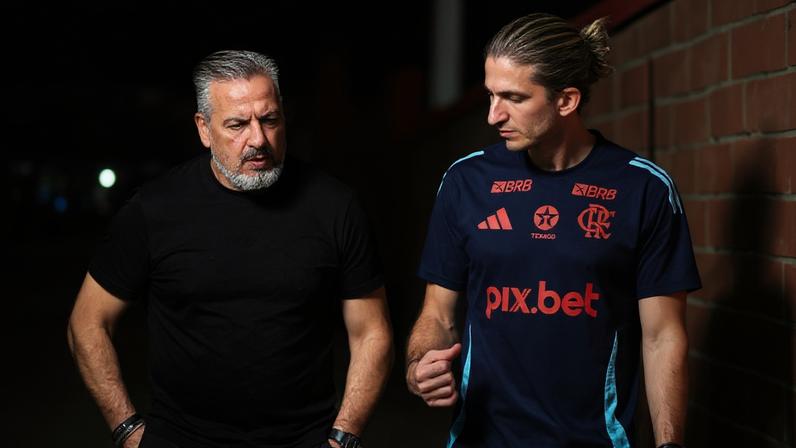 José Boto ao lado de Filipe Luís no Ninho do Urubu (Foto: Divulgação/Flamengo)
