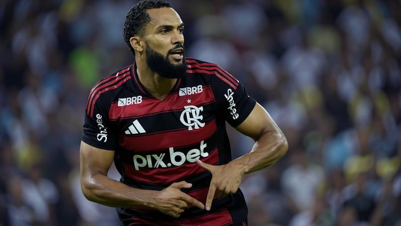 Juninho comemora o gol em Fluminense x Flamengo. (foto: Alexandre Loureiro/AGIF)
