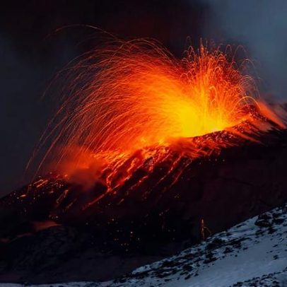 Etna, o vulcão mais ativo da Europa, entra em erupção novamente na Sicília