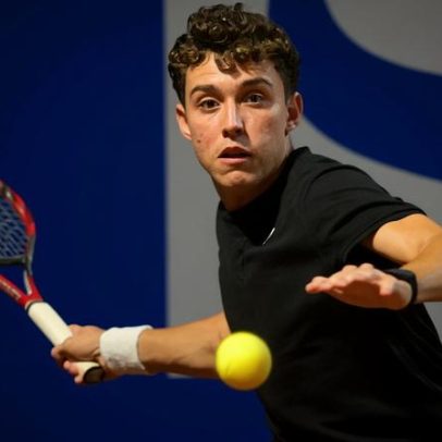 Kohlmann vence argentino e disputa primeira final no profissional