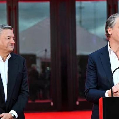 CEOs da Netflix prometem manter cinemas e empregos com aquisição da Warner