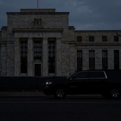Fed reduz juros pela 3ª vez e indica dois cortes em 2026