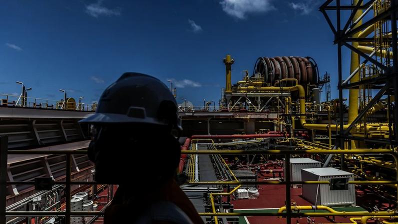 Produção de petróleo do Brasil se recupera após interrupções em plataformas