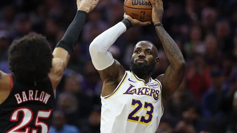 LeBron James Lakers 76ers