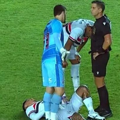 Titular do São Paulo se lesiona e deixa jogo contra o Internacional
