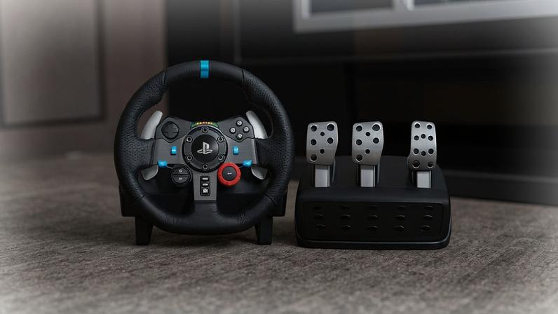 Logitech liquida volantes e pedais de corrida para PS/PC com menor preço