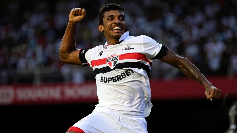 Luiz Gustavo, volante do São Paulo (Foto Marcos Ribolli)